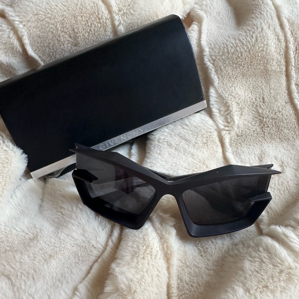 Givenchy Angular Black Sunglasses GIV CUT